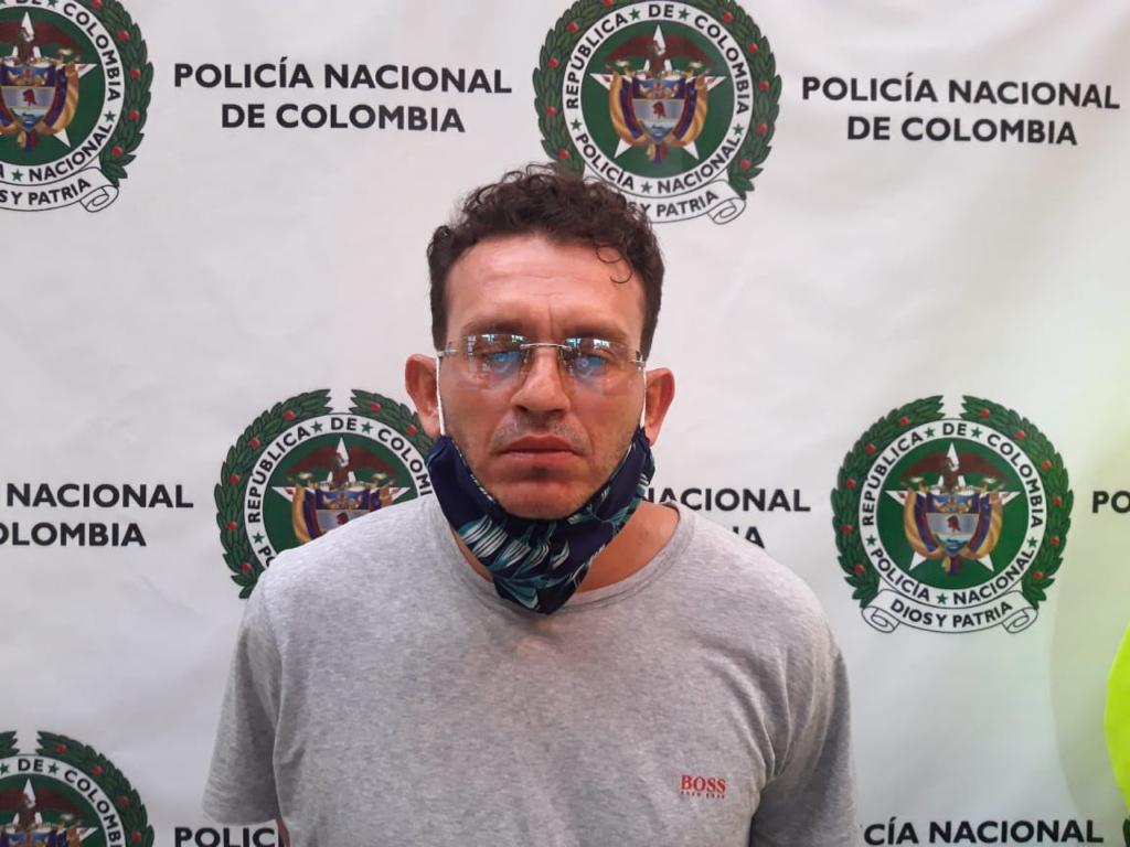 Alias "Cristian Chata" estaba desarmado cuando la Policía lo capturó en una vereda de Santa Rosa de Osos, nordeste de Antioquia. Foto de cortesía.