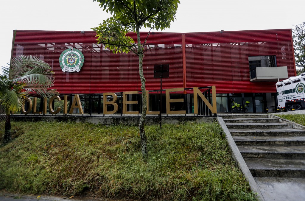 Esta es la estación de Policía de Belén, ubicada en el barrio San Bernardo de Medellín, que presta servicio a las comunas 15 y 16. Foto de Jaime Pérez.