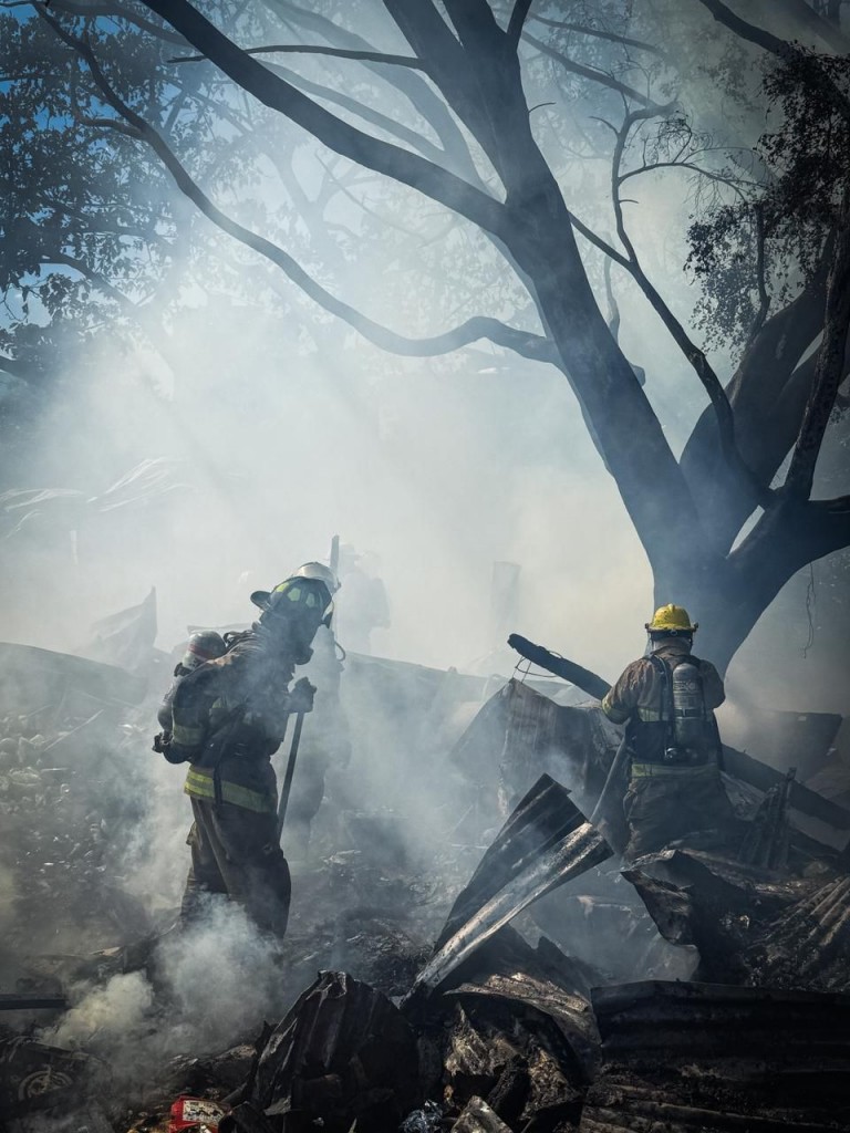 El incendio en la bodega de reciclaje del sector, dos días después del aplazamiento del operativo, borró las evidencias que se iban a recolectar. Foto cortesía de la Alcaldía.